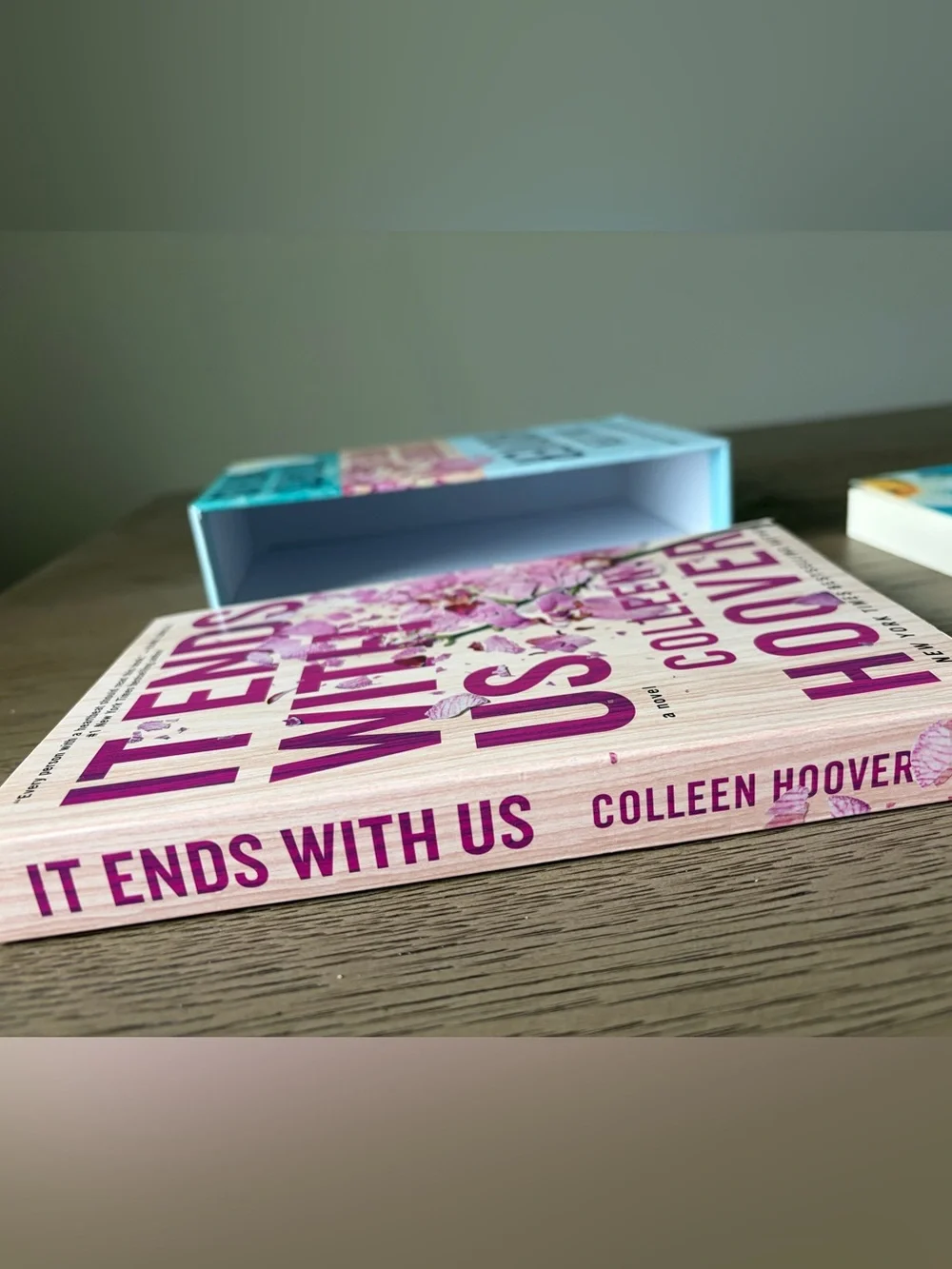Colleen Hoover boxed set: it ends with us, it starts with us. (Paperback)